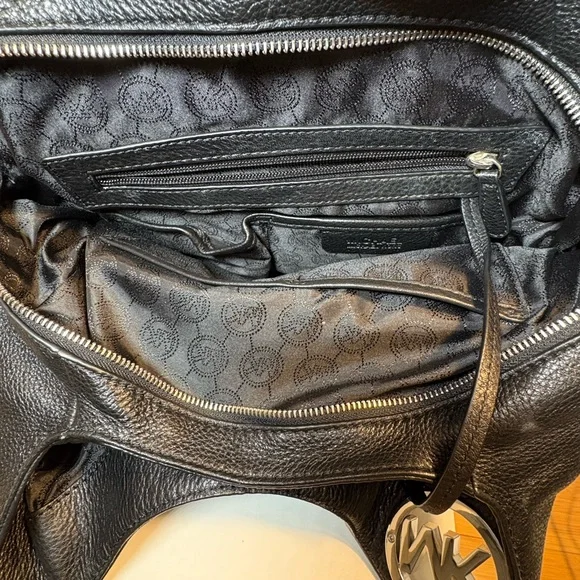 NWOT🔥Michael Kors Fulton Black Pebbled Leather Shoulder Bag, dust bag included. - Picture 10 of 16